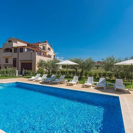 Complex Vetrina-shared Pool * Nova Vas (Porec)