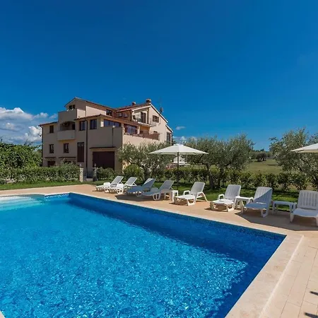 Complex Vetrina-shared Pool Nova Vas (Porec)