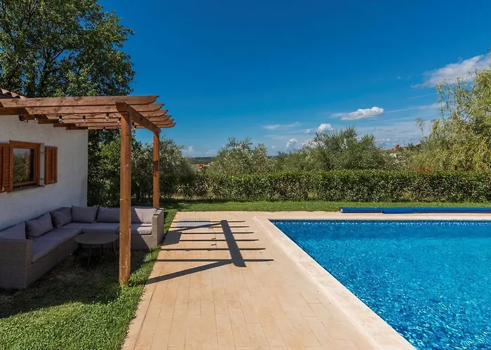 Complex Vetrina-shared Pool