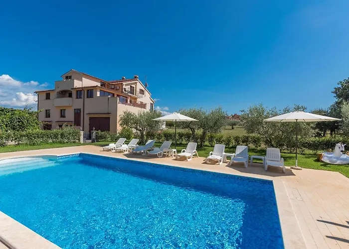 Complex Vetrina-shared Pool 4* Nova Vas (Porec)