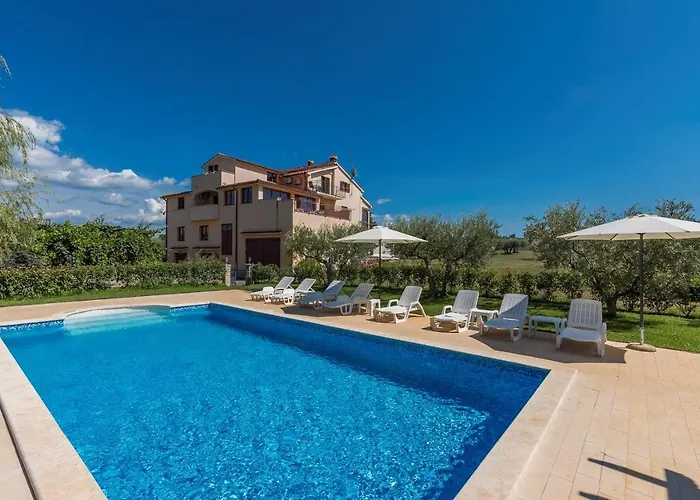 Complex Vetrina-shared Pool Nova Vas (Porec)