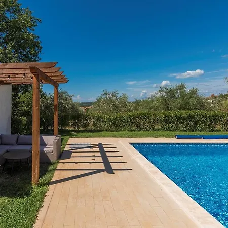 Complex Vetrina-shared Pool