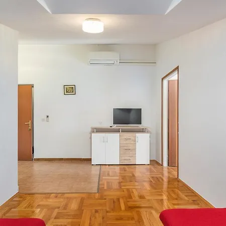 Complex Vetrina-shared Pool Nova Vas (Porec)