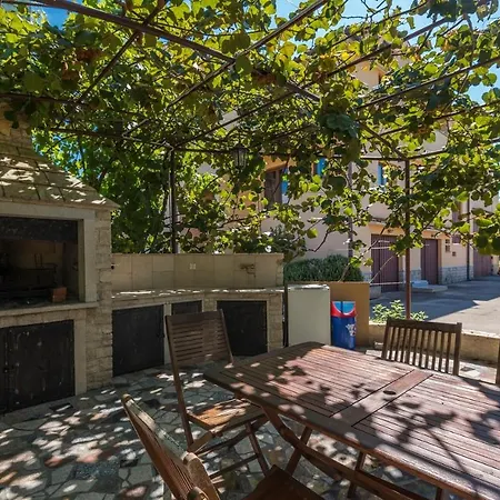 Complex Vetrina-shared Pool Gæstehus